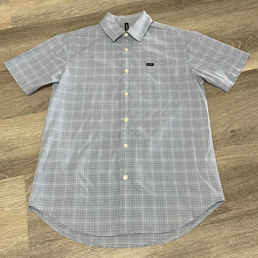Like 🆕 RVCA Men’s Button down shirt, Size M worn once